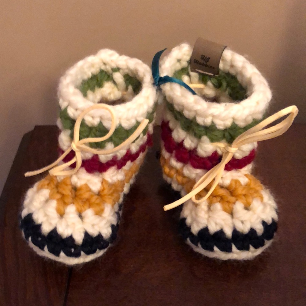 - 🆕 Handmade 6-12 months Baby Booties